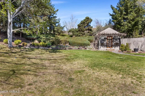 $699,000 | 8603 Hawthorn Drive, Yakima, WA 98908