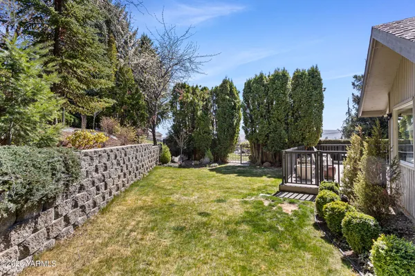 $699,000 | 8603 Hawthorn Drive, Yakima, WA 98908