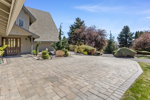 $699,000 | 8603 Hawthorn Drive, Yakima, WA 98908