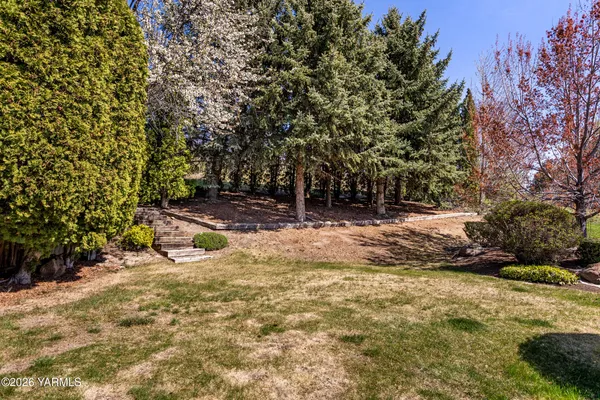 $699,000 | 8603 Hawthorn Drive, Yakima, WA 98908