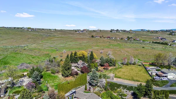 $699,000 | 8603 Hawthorn Drive, Yakima, WA 98908