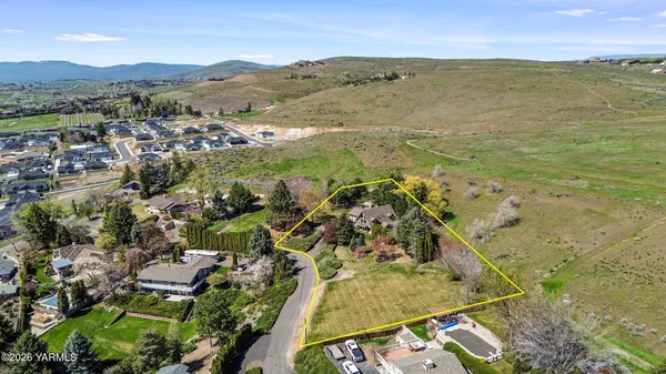 $699,000 | 8603 Hawthorn Drive, Yakima, WA 98908