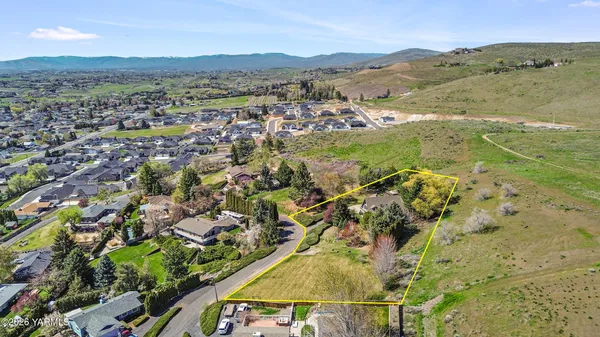 $699,000 | 8603 Hawthorn Drive, Yakima, WA 98908