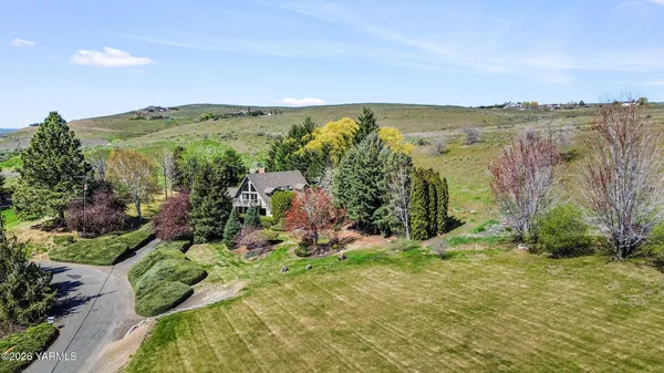 $699,000 | 8603 Hawthorn Drive, Yakima, WA 98908