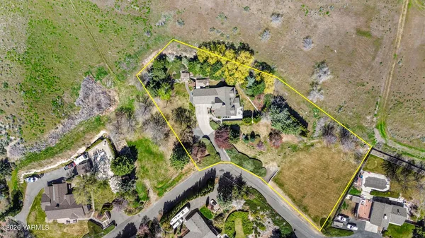 $699,000 | 8603 Hawthorn Drive, Yakima, WA 98908