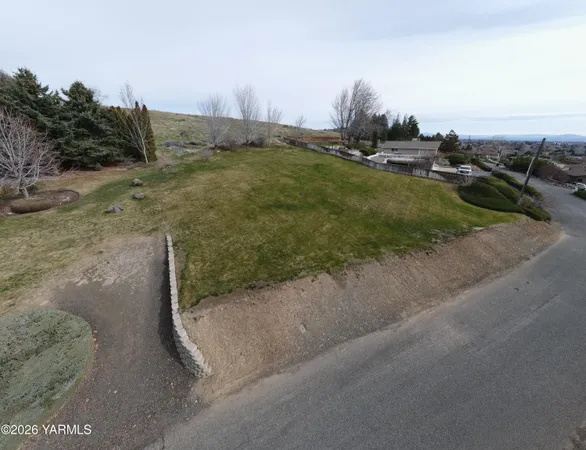 $699,000 | 8603 Hawthorn Drive, Yakima, WA 98908