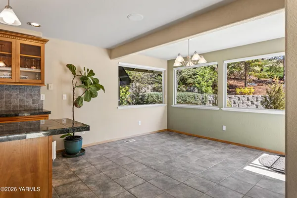 $699,000 | 8603 Hawthorn Drive, Yakima, WA 98908