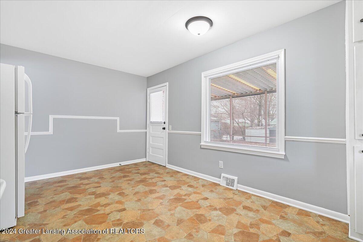 5824 Hughes Road Lansing, MI 48911 - Photo 20 of 28 19-Media Jett-19