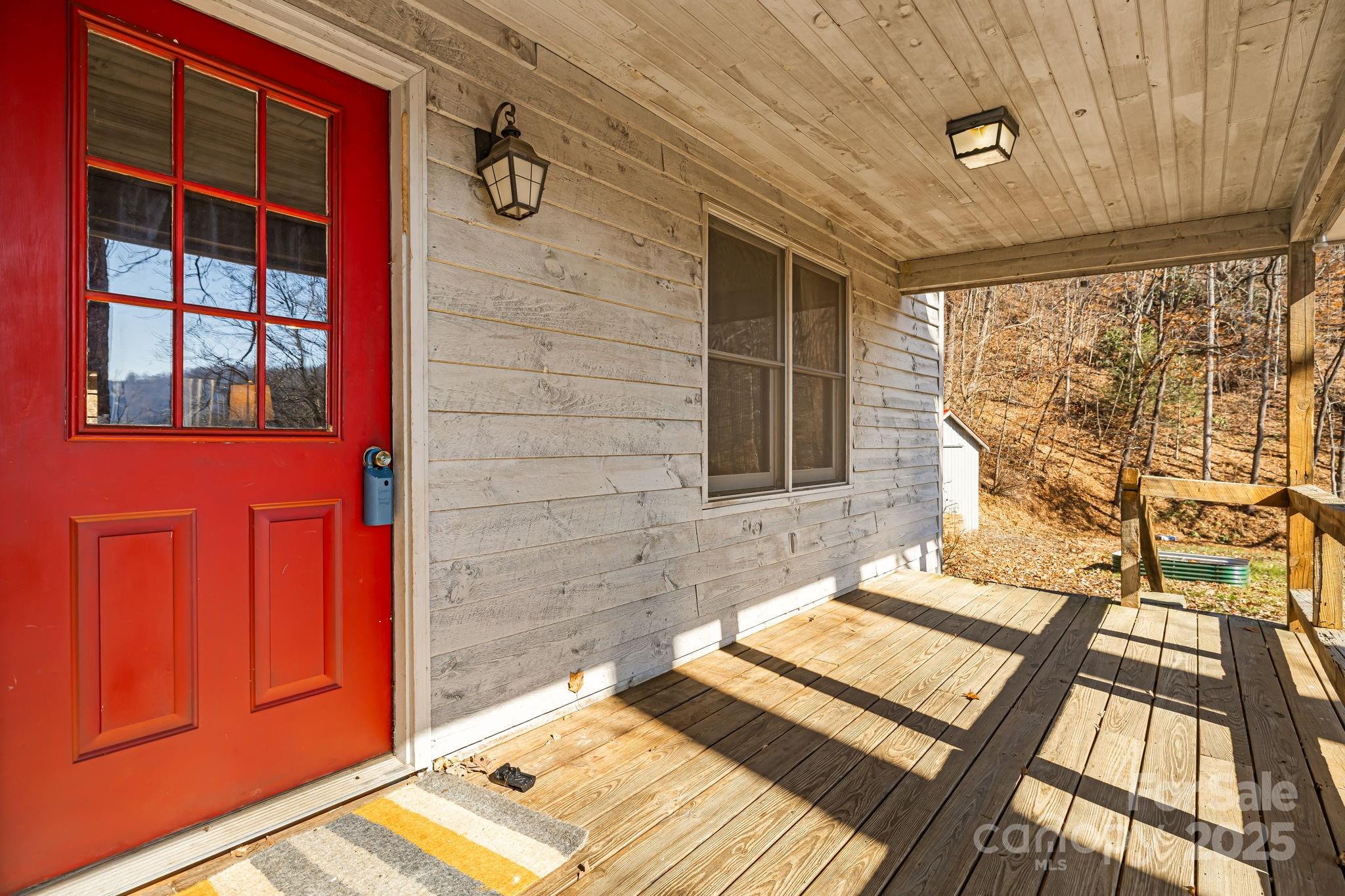 550 Cale Way Clyde, NC 28721 - Photo 5 of 48