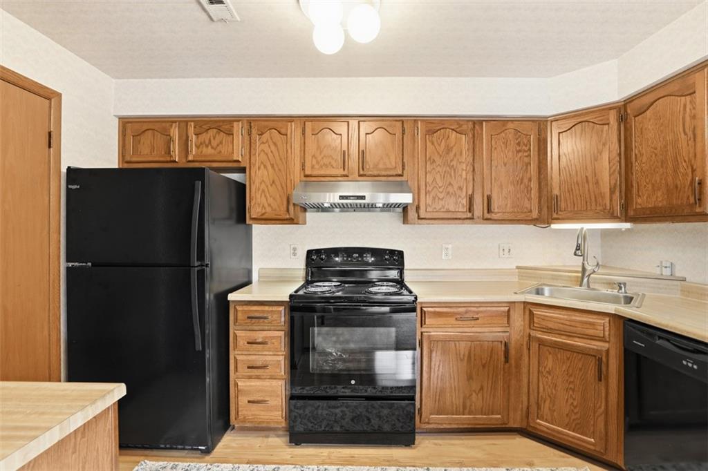 7419 Lighthouse Point Pittsburgh, PA 15221 - Photo 11 of 33