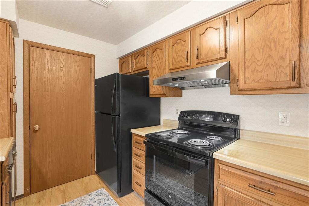 7419 Lighthouse Point Pittsburgh, PA 15221 - Photo 12 of 33