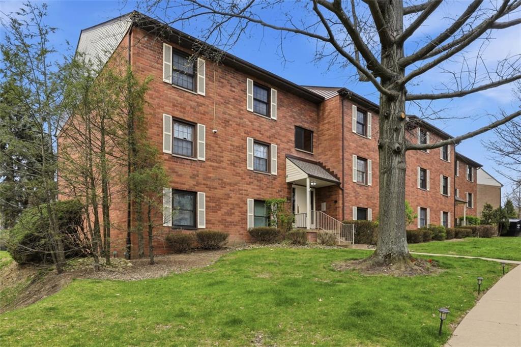 7419 Lighthouse Point Pittsburgh, PA 15221 - Photo 2 of 33