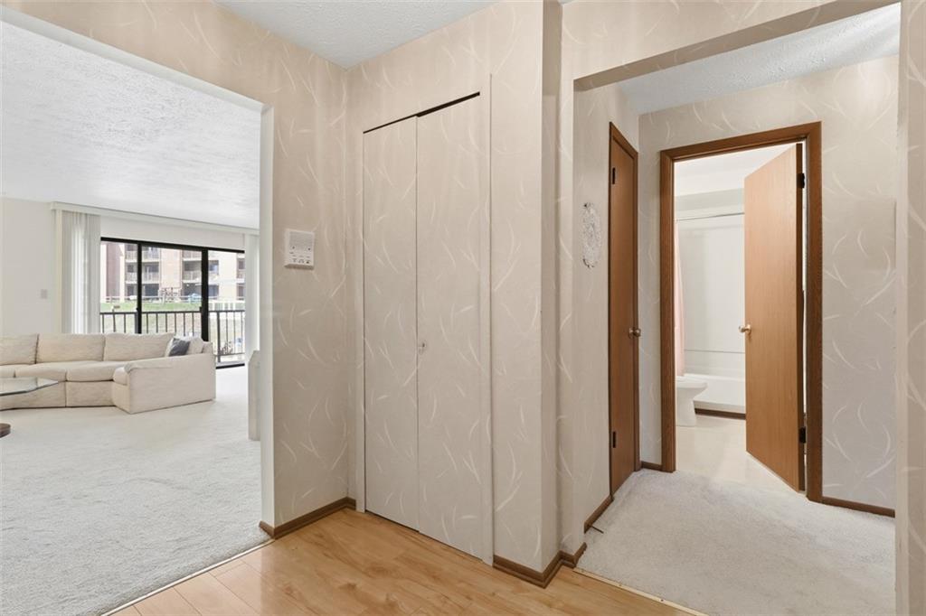 7419 Lighthouse Point Pittsburgh, PA 15221 - Photo 5 of 33