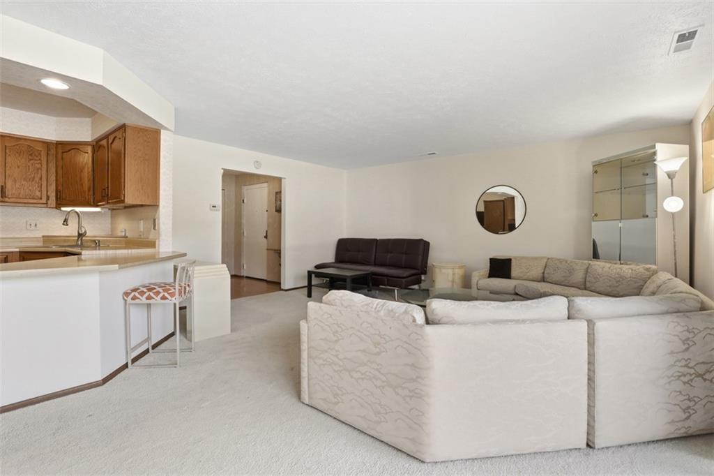 7419 Lighthouse Point Pittsburgh, PA 15221 - Photo 8 of 33