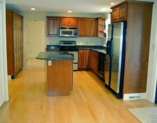 985 Osage Road Mt. Lebanon, PA 15243 - Photo 4 of 8 Kitchen.