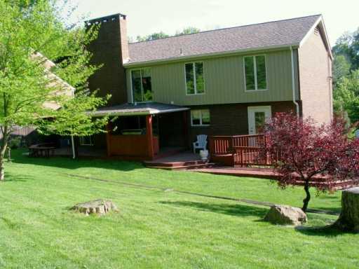 985 Osage Road Mt. Lebanon, PA 15243 - Photo 7 of 8 Yard/Garden.