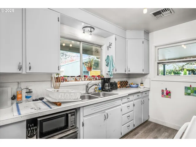 $398,000 | 1735 Minda Drive, Eugene, OR 97401