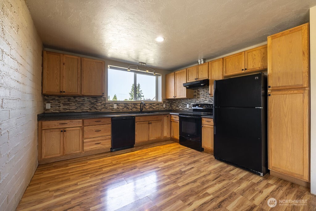 301 East Silberhorn Road Sequim, WA 98382 - Photo 8 of 39