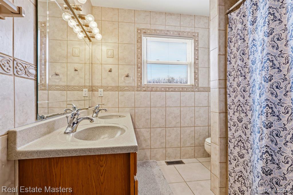 8187 Elms Road Flushing, MI 48433 - Photo 24 of 34