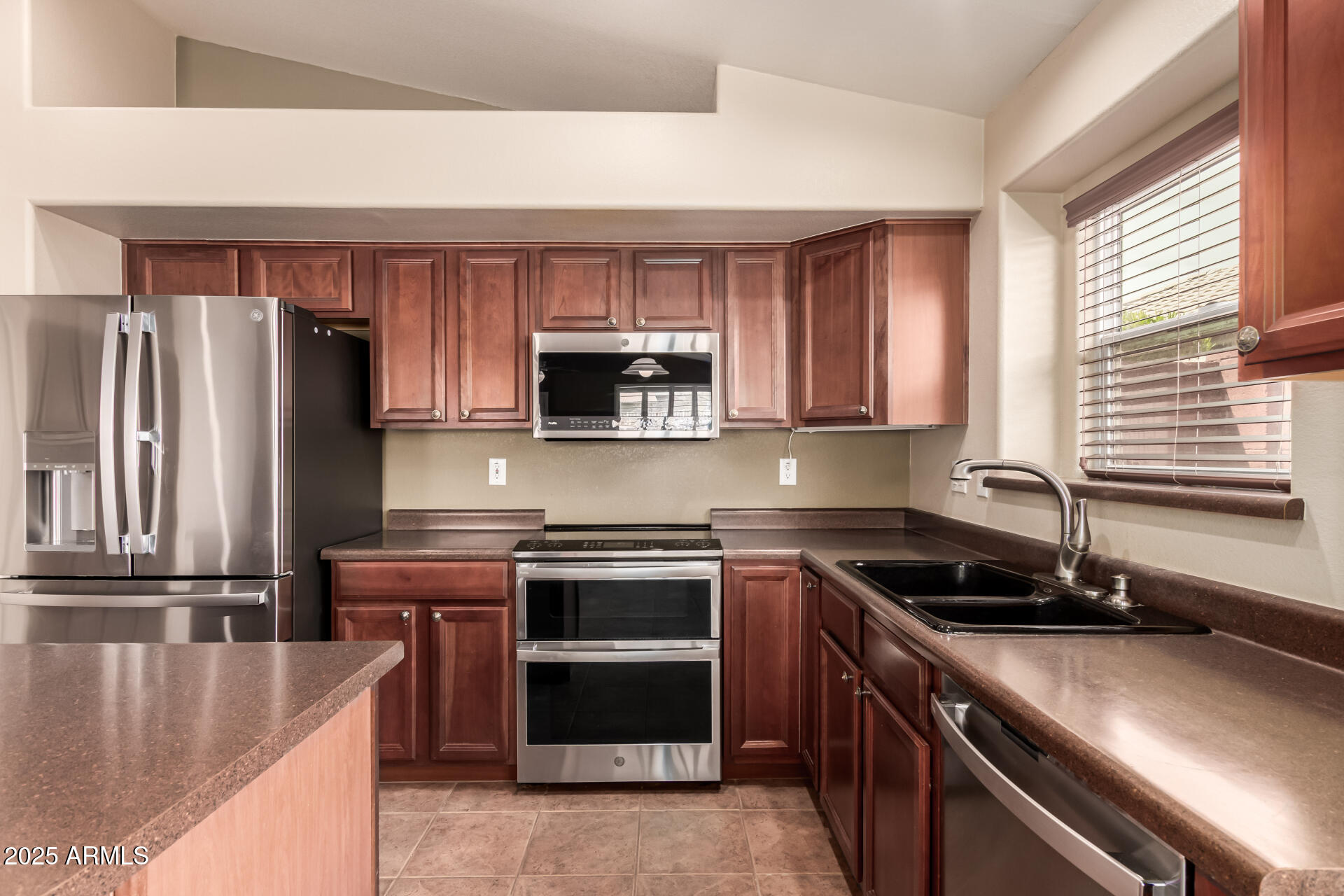 21651 North Van Loo Drive Maricopa, AZ 85138 - Photo 11 of 45 Kitchen