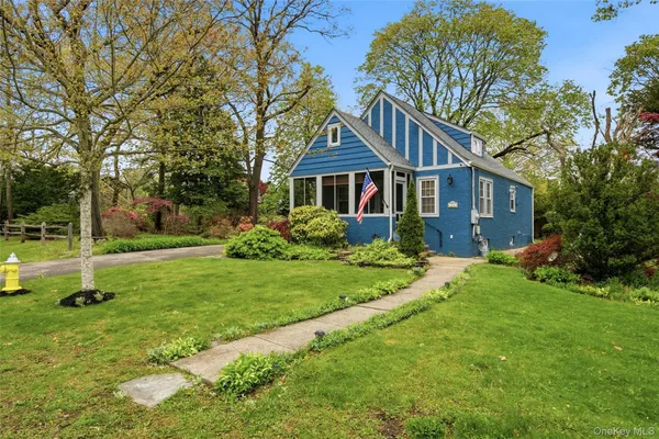 $599,999 | 544 Lombardy Boulevard, Brightwaters, NY 11718