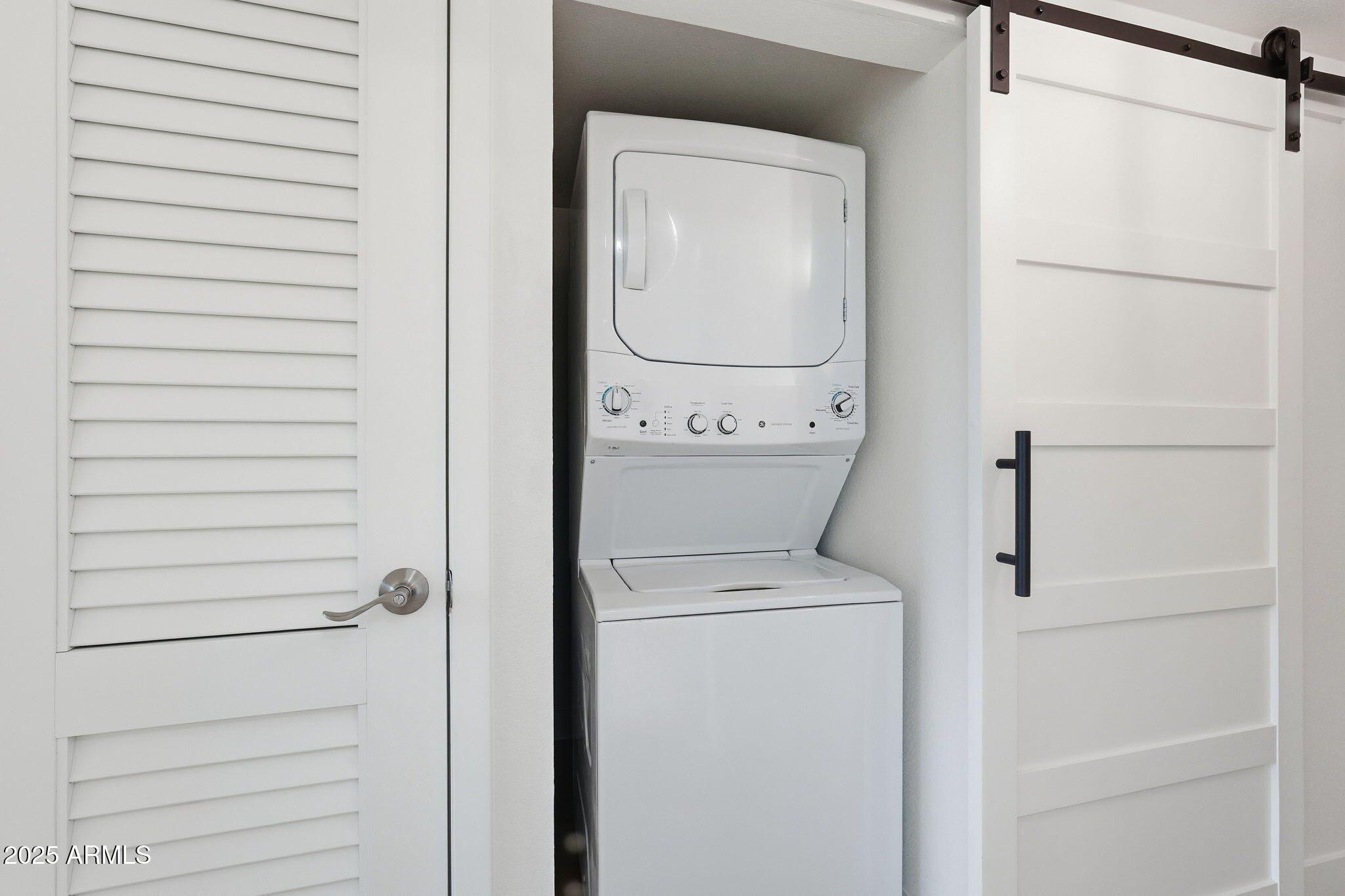 4201 East Camelback Road, Unit 74 Phoenix, AZ 85018 - Photo 18 of 20 a utility room with dryer and washer