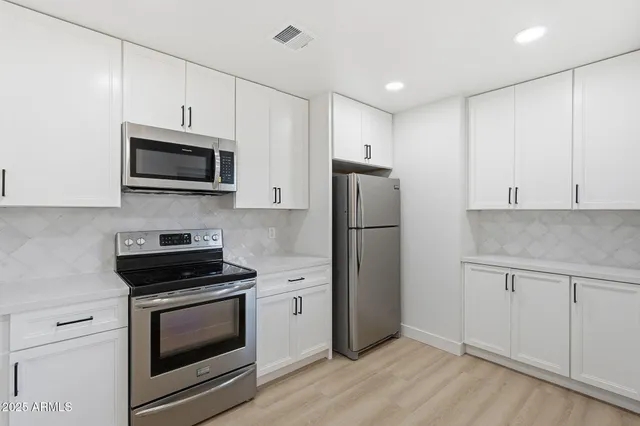 $3,000 | 4201 East Camelback Road, Unit 74, Phoenix, AZ 85018