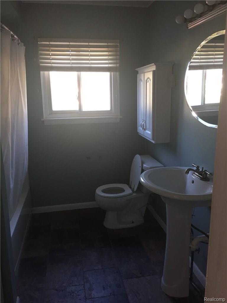 5291 Highland Road Waterford, MI 48327 - Photo 9 of 13 Updated bath