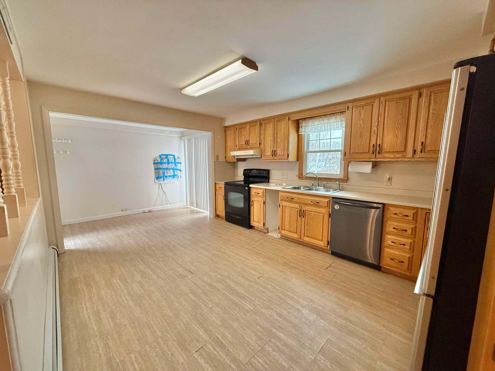 94 Hogan Road Lewiston, ME 04240 - Photo 3 of 15 476408063_61391173795