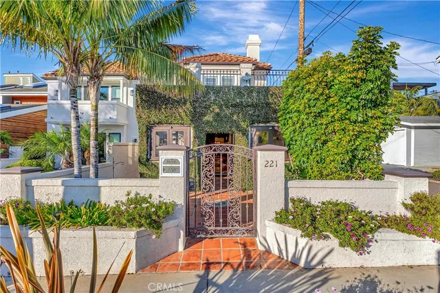 $1,995,000 | 221 Hartford Avenue, Huntington Beach, CA 92648