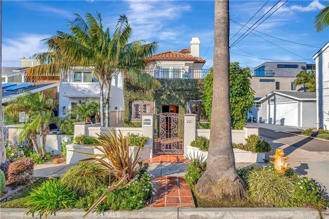 $1,995,000 | 221 Hartford Avenue, Huntington Beach, CA 92648