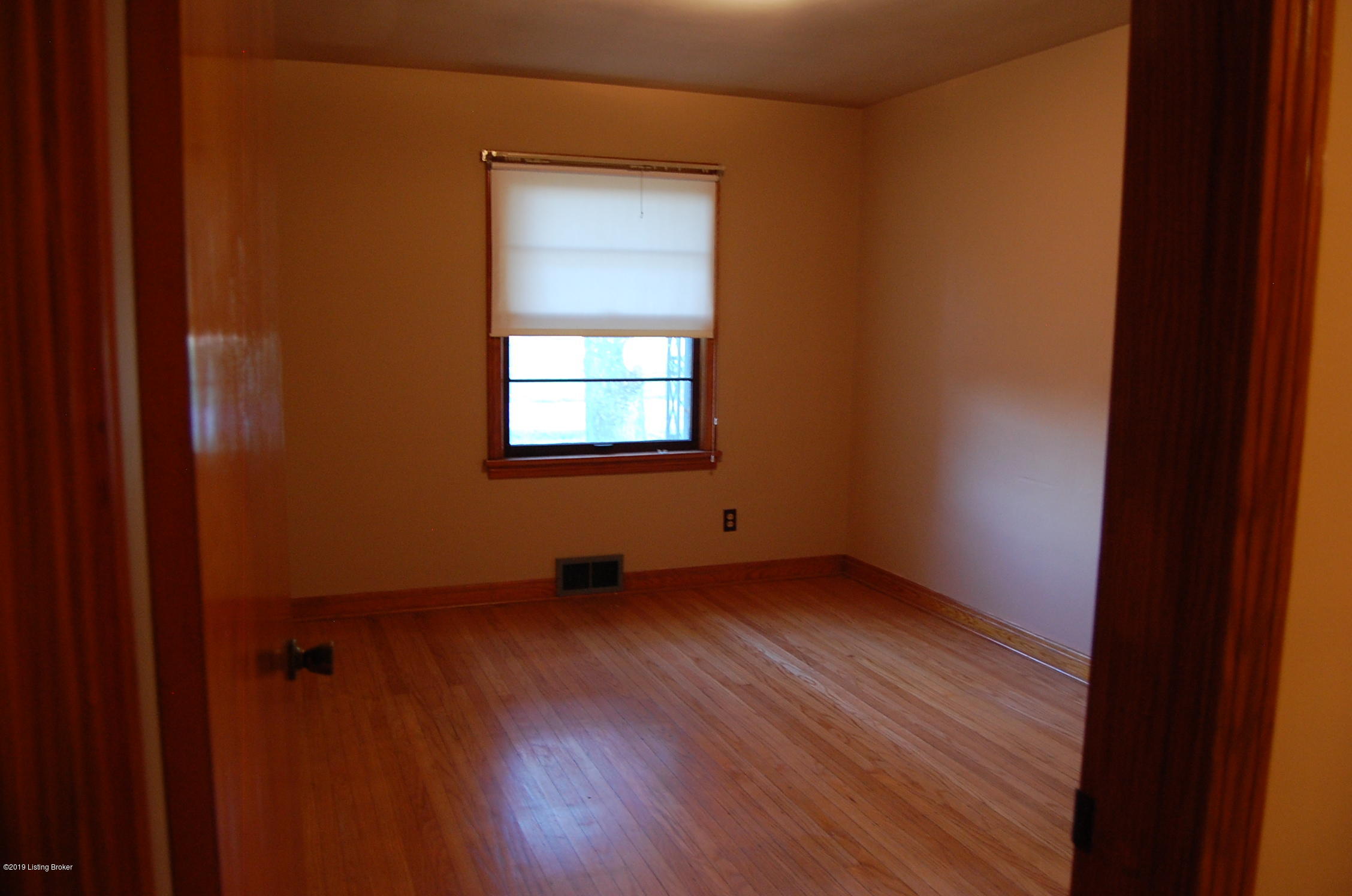 8910 Shepherdsville Road Louisville, KY 40219 - Photo 16 of 28 DSC_0041