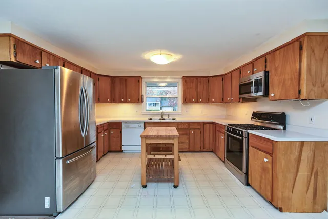 $650,000 | 5 Fernwood Drive, Merrimack, NH 03054