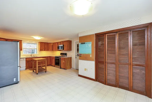 $650,000 | 5 Fernwood Drive, Merrimack, NH 03054