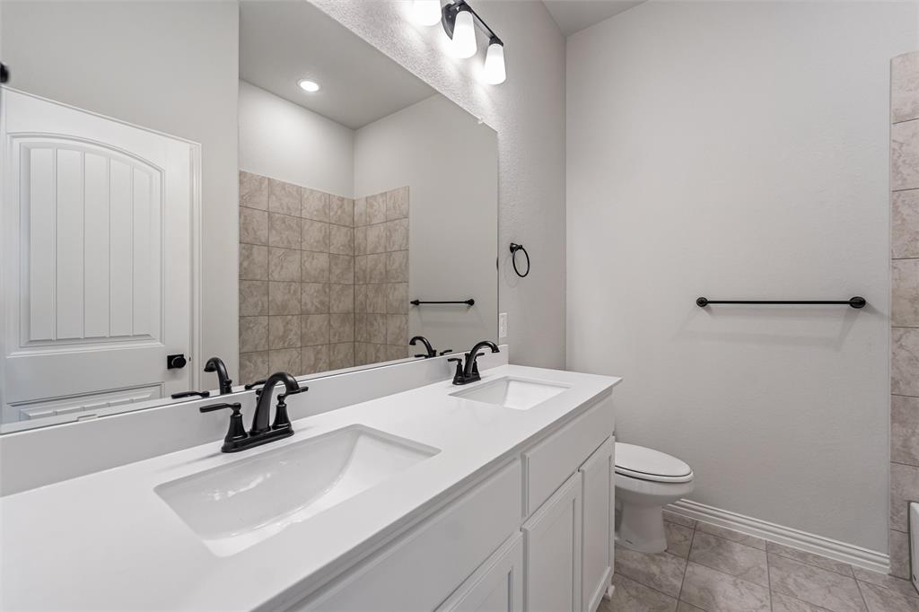 140 Oak Grv Way Springtown, TX 76082 - Photo 18 of 40 a bathroom with a sink a toilet and shower