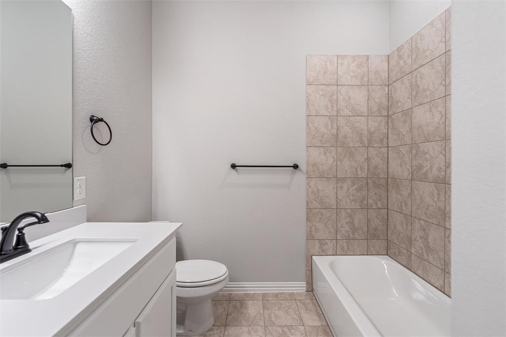 140 Oak Grv Way Springtown, TX 76082 - Photo 19 of 40 a bathroom with a sink a toilet and shower