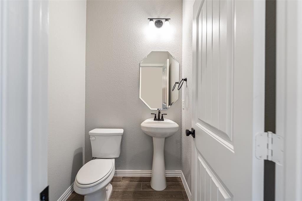 140 Oak Grv Way Springtown, TX 76082 - Photo 25 of 40 a bathroom with a toilet sink and mirror