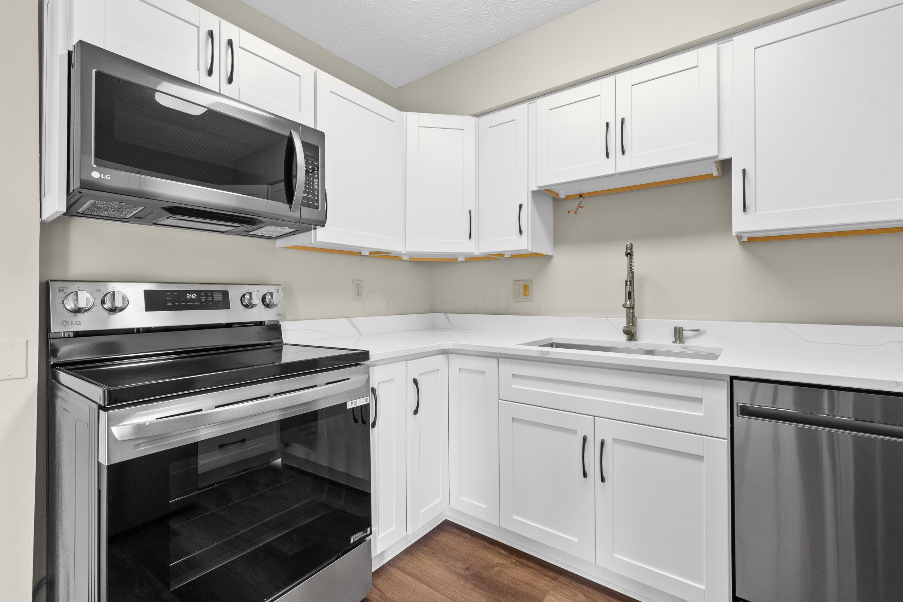 5885 Beechcroft Road, Unit 108 Columbus, OH 43229 - Photo 7 of 23 DSC09306