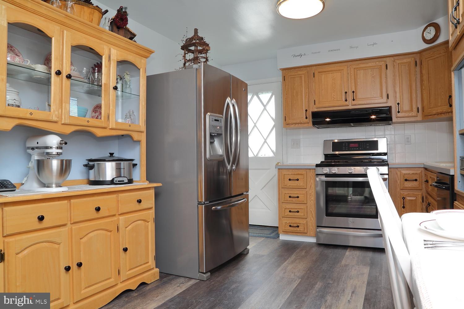 1770 Hemlock Road Lancaster, PA 17603 - Photo 3 of 15 Gallery Image 3