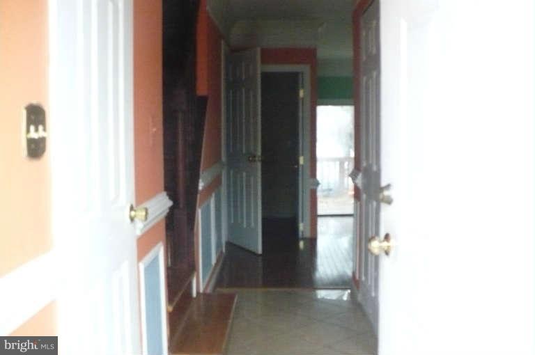 204 Garth Terrace Gaithersburg, MD 20879 - Photo 2 of 25 Interior (General)