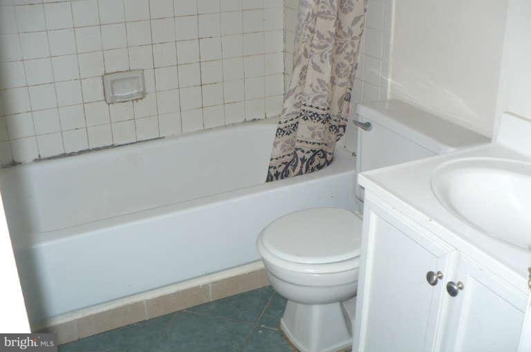 204 Garth Terrace Gaithersburg, MD 20879 - Photo 19 of 25 Bath