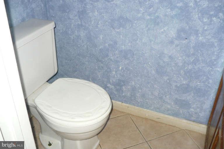204 Garth Terrace Gaithersburg, MD 20879 - Photo 3 of 25 Bath