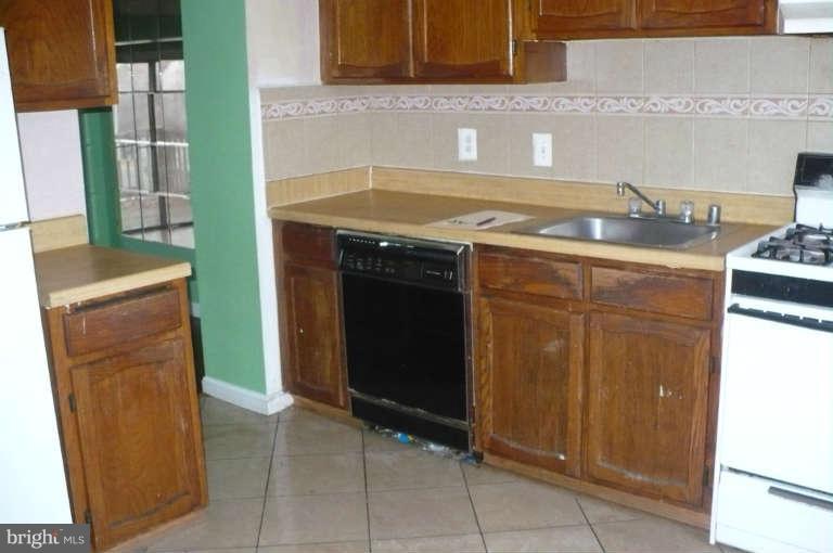 204 Garth Terrace Gaithersburg, MD 20879 - Photo 7 of 25 Kitchen