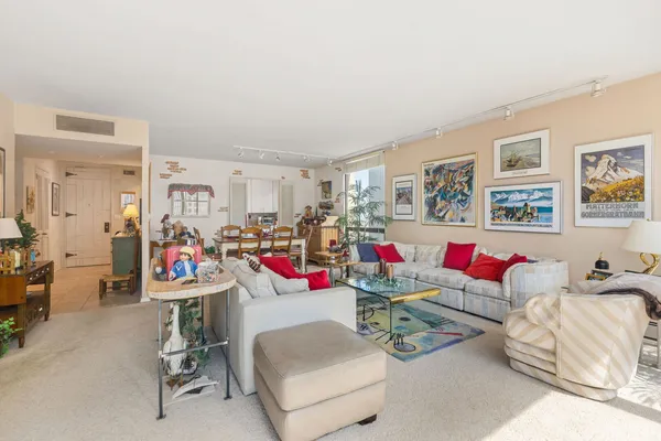 $569,000 | 100 East Bellevue Place, Unit 23B, Chicago, IL 60611