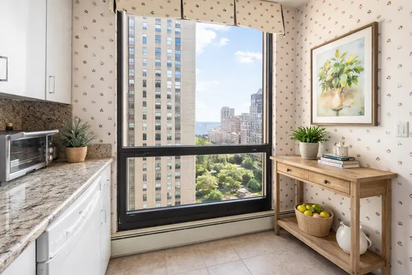 $569,000 | 100 East Bellevue Place, Unit 23B, Chicago, IL 60611