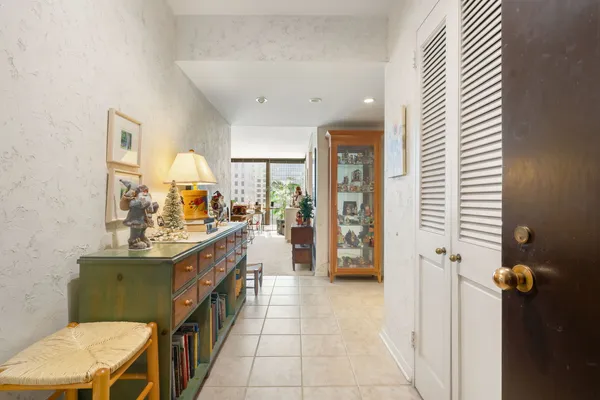 $569,000 | 100 East Bellevue Place, Unit 23B, Chicago, IL 60611