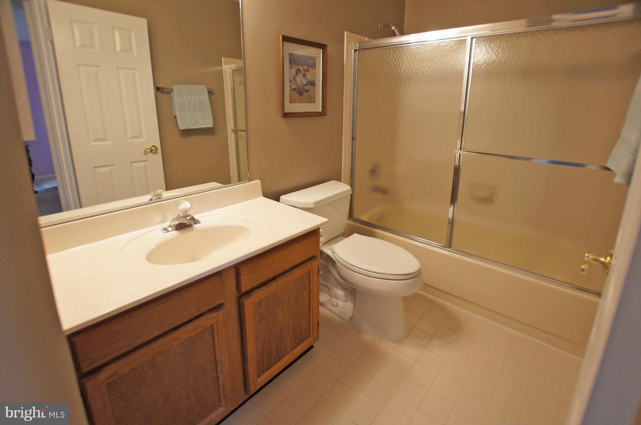46834 Rabbitrun Terrace Sterling, VA 20164 - Photo 15 of 23 Bath
