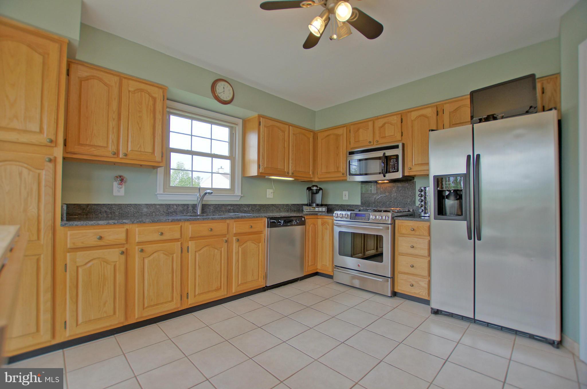 46834 Rabbitrun Terrace Sterling, VA 20164 - Photo 3 of 23 Kitchen