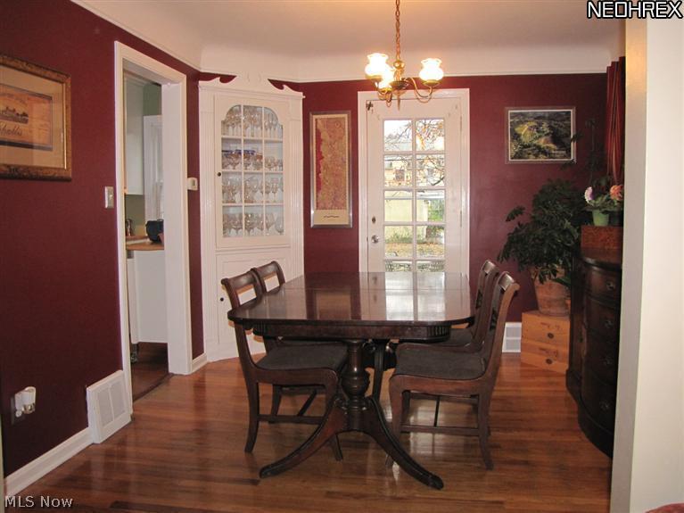 1114 Winston Road Cleveland, OH 44121 - Photo 8 of 24