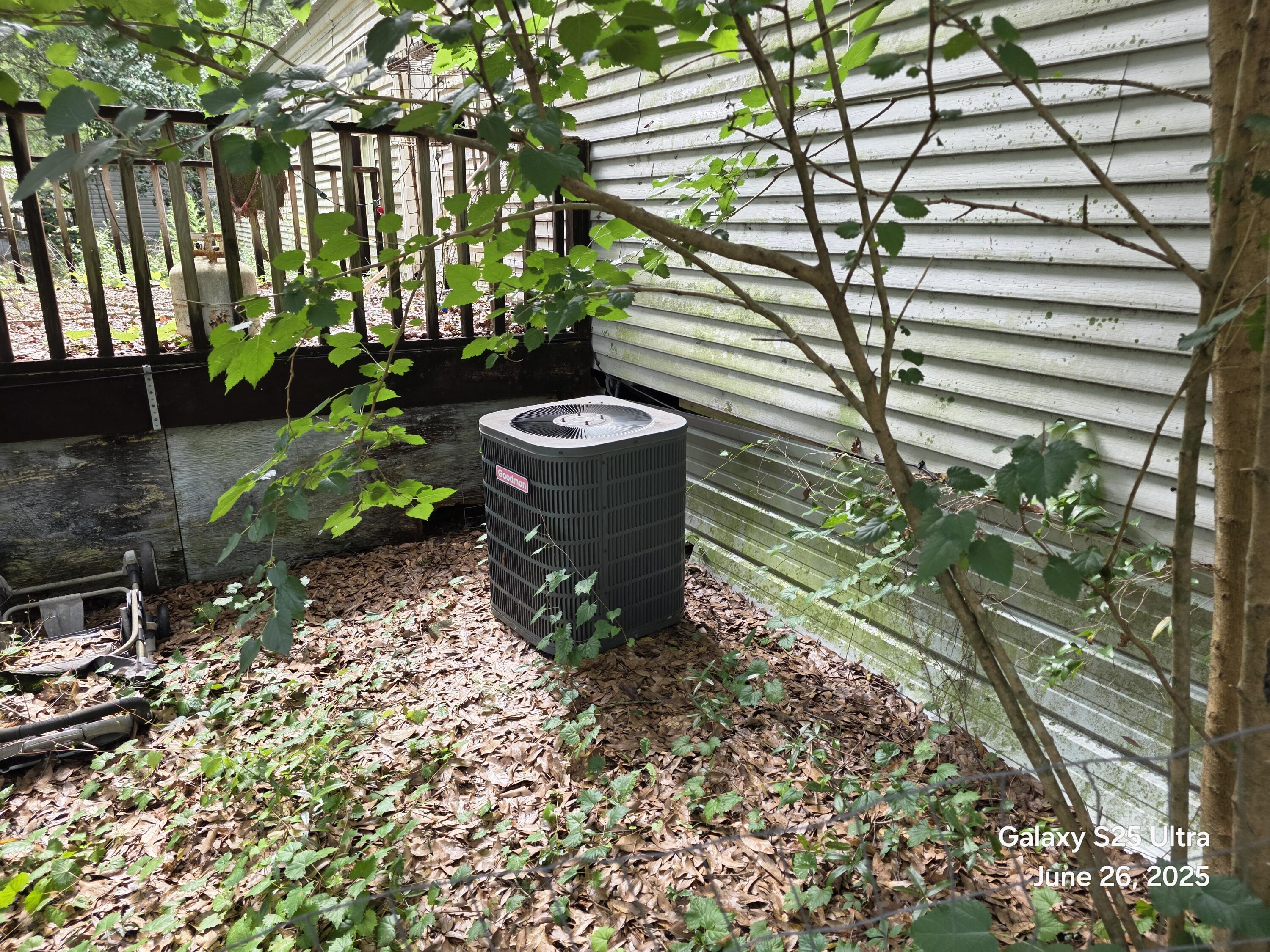 1663 Pickens Circle Baker, FL 32531 - Photo 8 of 9 20250626_101527
